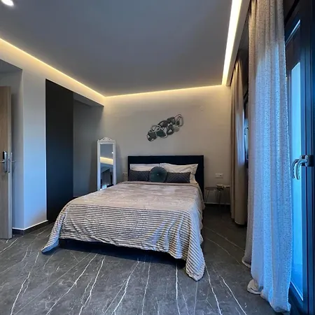 Adas Aura - Boutique In Old Town