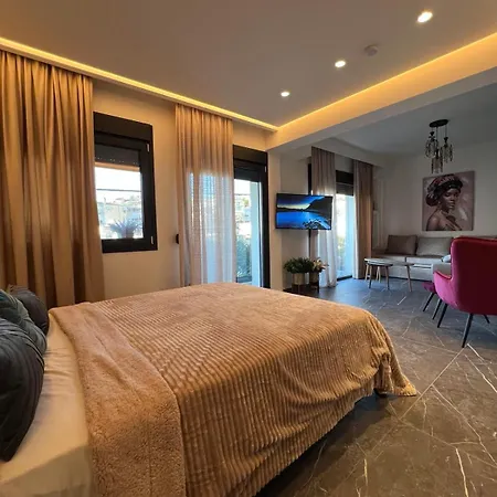 Adas Aura - Boutique In Old Town *
