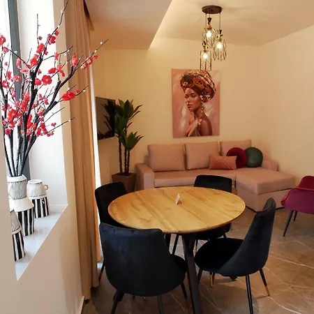 Adas Aura - Boutique In Old Town