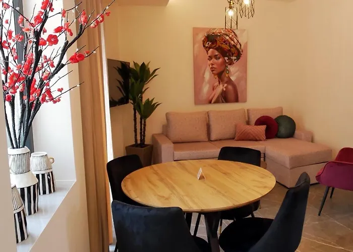 Adas Aura - Boutique In Old Town